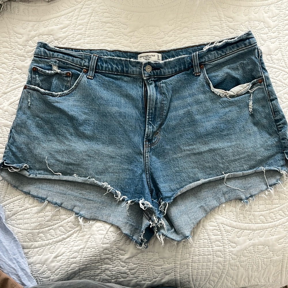 Abercrombie curve love shorts